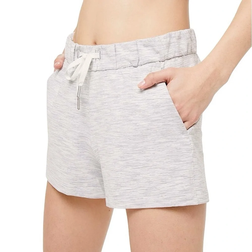 EUC Lululemon On The Fly Short *2.5